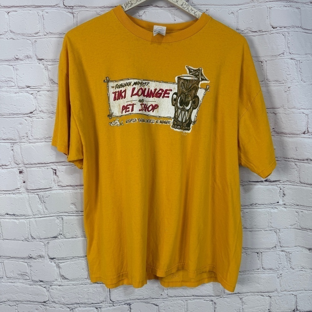 Vintage Yellow Short Sleeve Tee Graphic Design
Tiki Hawaii size 2XL distressed